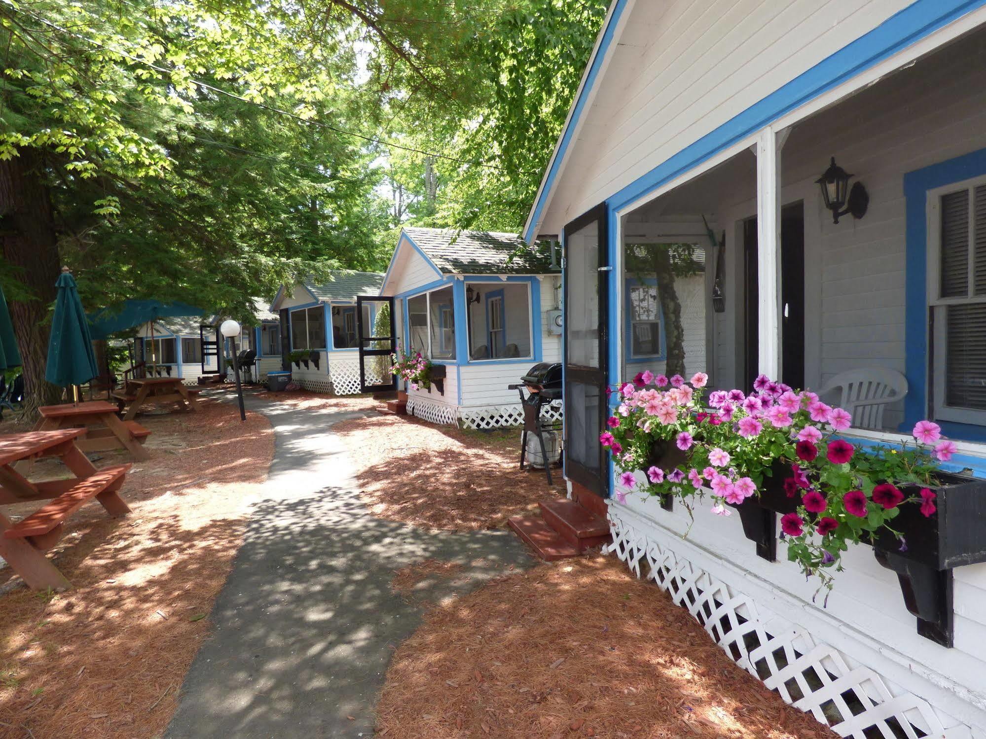 Weirs Beach Motel & Cottages Dış mekan fotoğraf